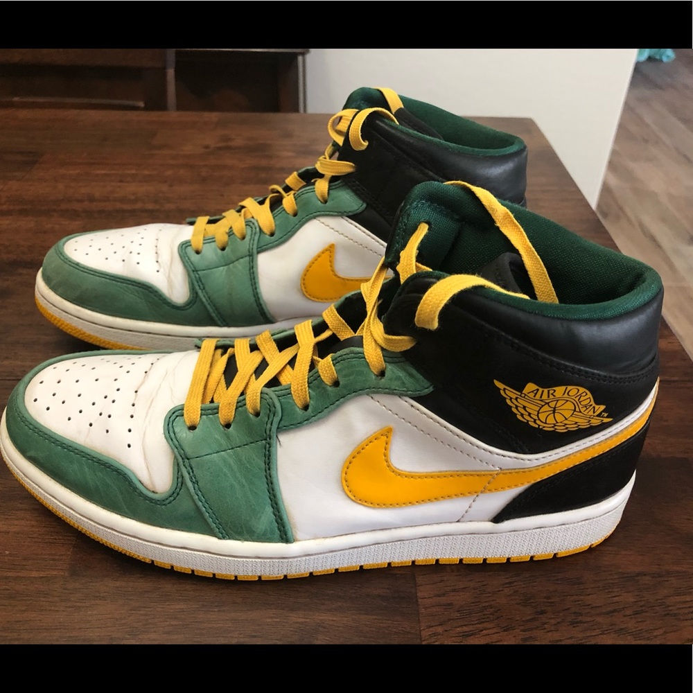 SOLD Nike Air Jordan 1 Mid Sonic Retro